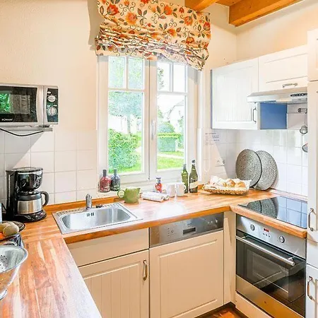 Ferienhaus Seepferdchen, 10b, Haus Rügen 10b Nienhagen